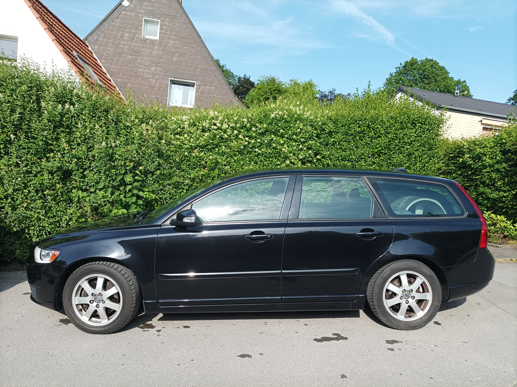 Volvo V50 2.0D schwarz – 6-Gang – TÜV 06/2028